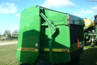 2001 John Deere 567