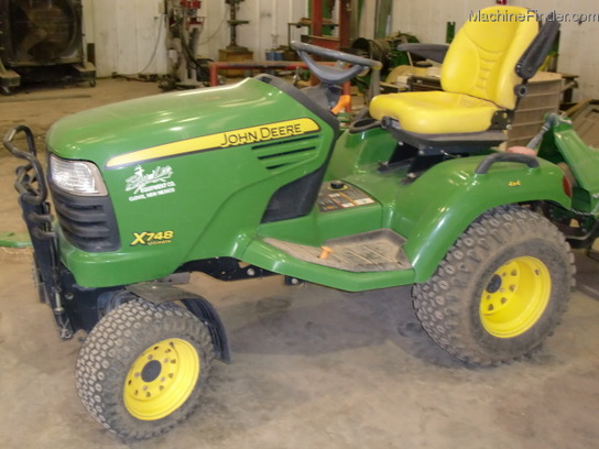2007 John Deere X748