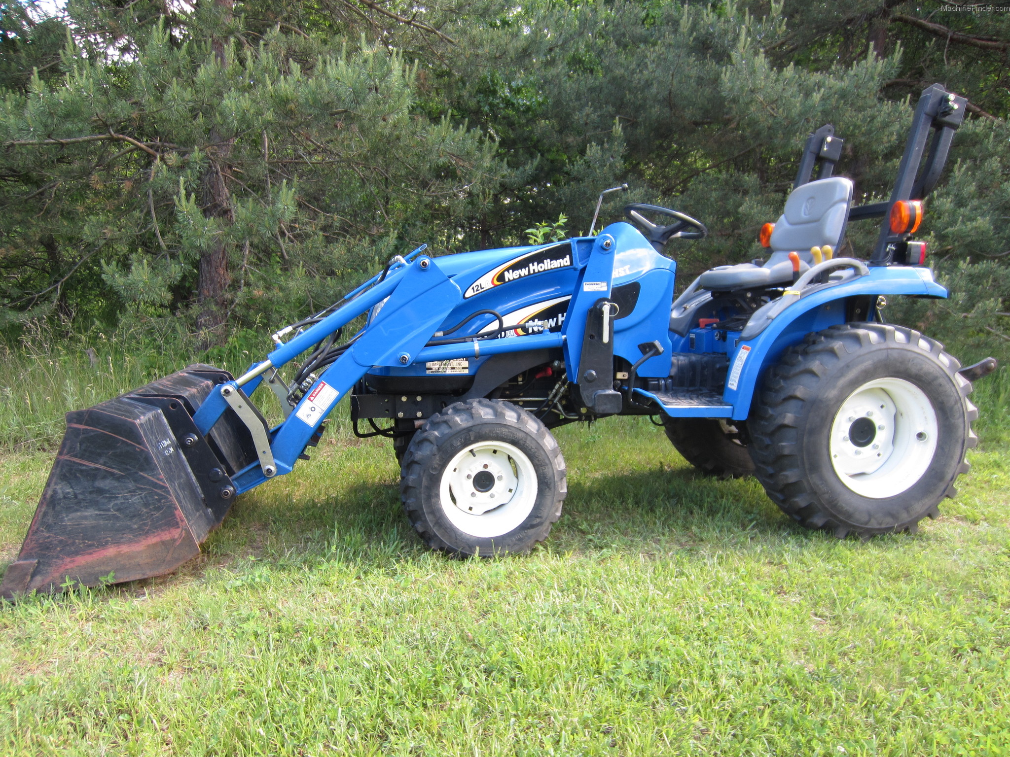 2004 New Holland TC24DA Tractors Compact (140hp.) John Deere