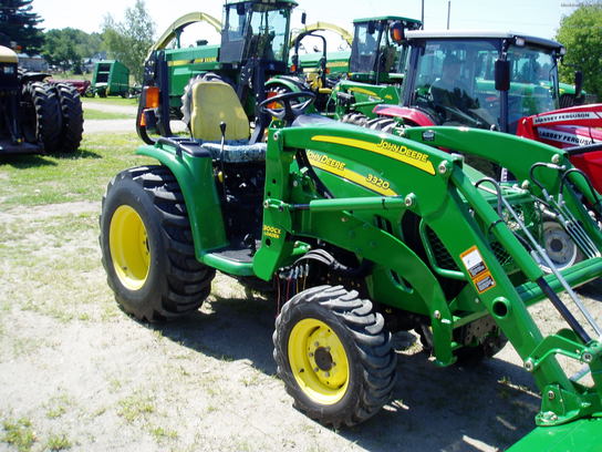2007 John Deere 3320