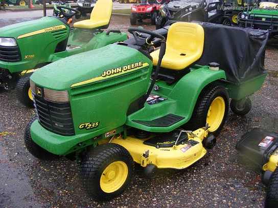2000 John Deere GT235