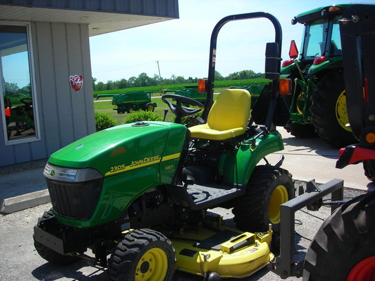 2009 John Deere 2305