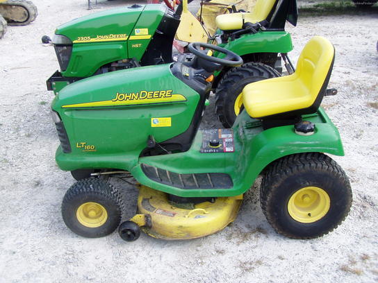  John Deere LT160