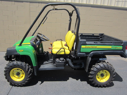 2011 John Deere 825i