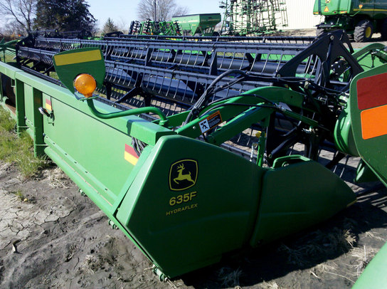 2009 John Deere 635F