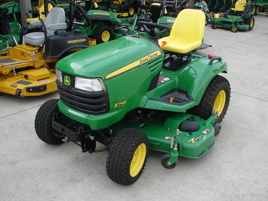 2011 John Deere X748