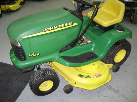 2000 John Deere LT166