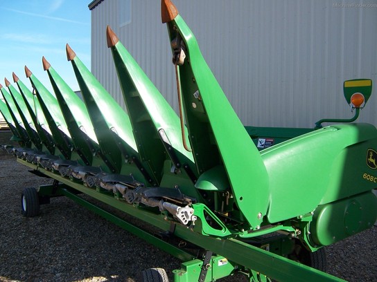 2011 John Deere 608C