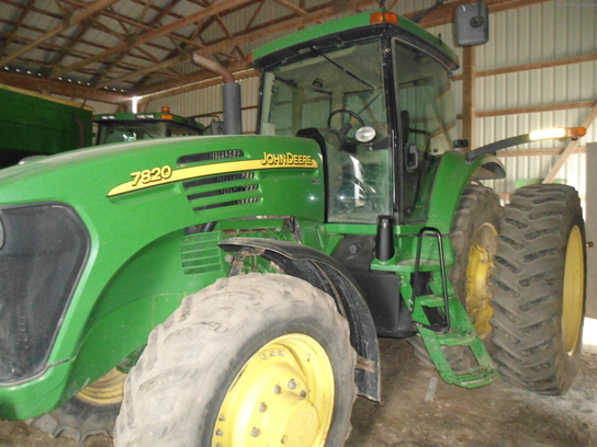 2004 John Deere 7820