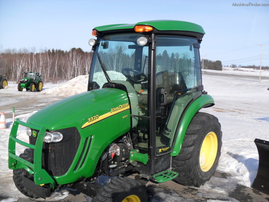 2009 John Deere 3320