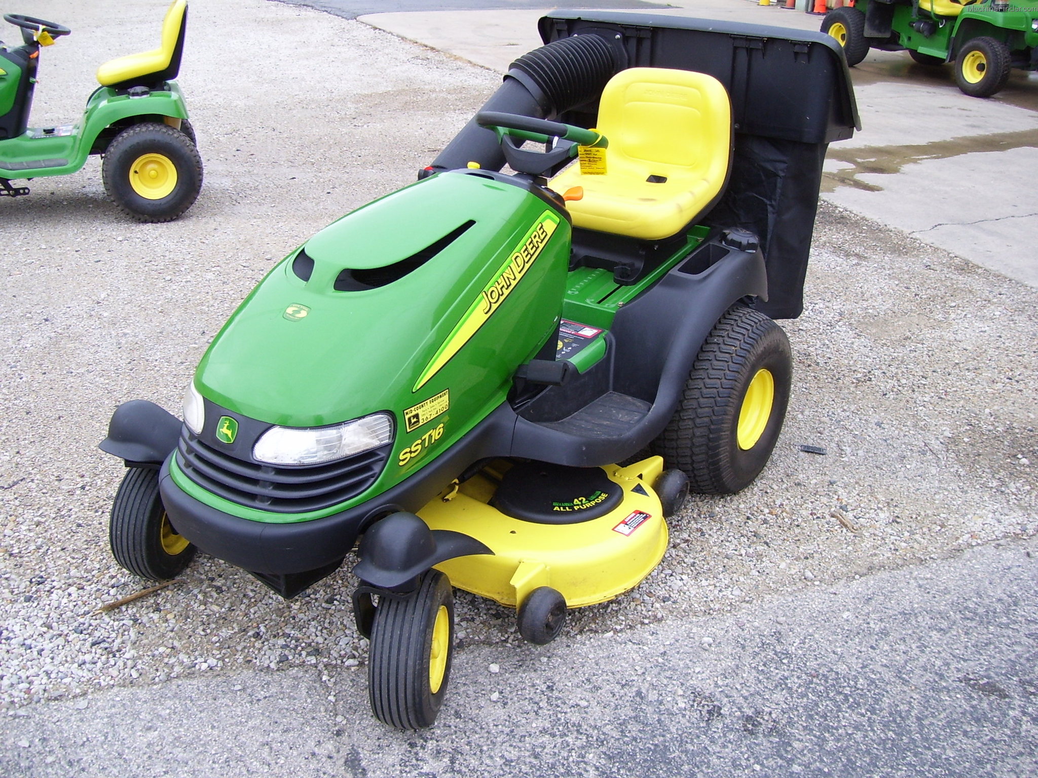 2002 John Deere SST16 Lawn & Garden and Commercial Mowing John Deere
