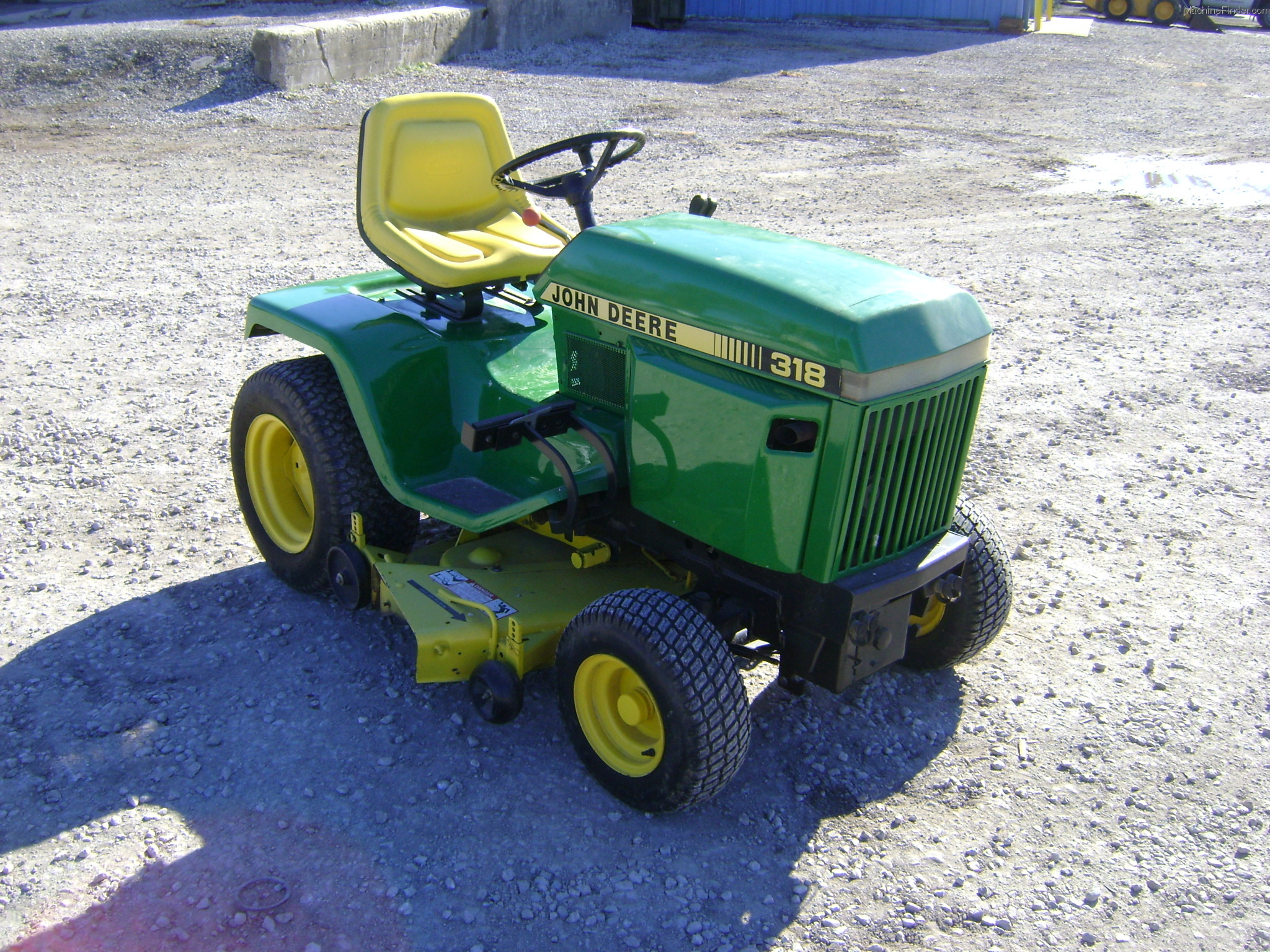 1990 John Deere 318 Lawn & Garden and Commercial Mowing John Deere