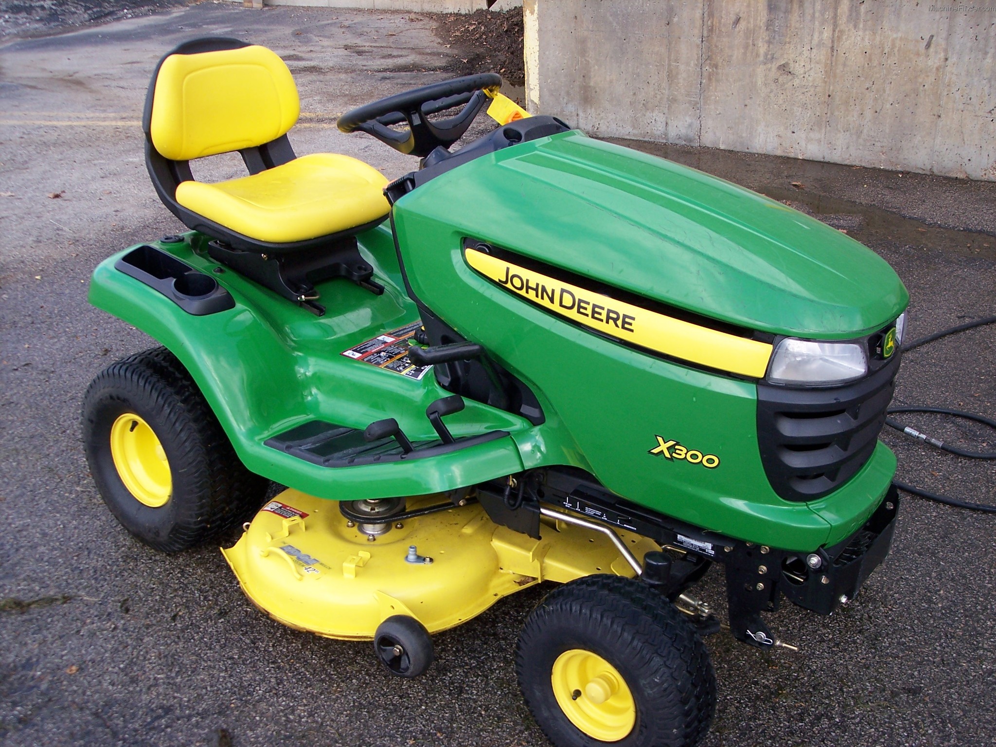 2010 John Deere X300 Lawn & Garden and Commercial Mowing John Deere