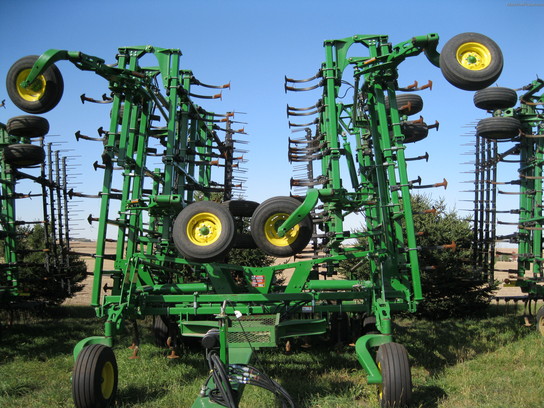 2012 John Deere 2210