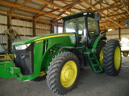 2011 John Deere 8235R