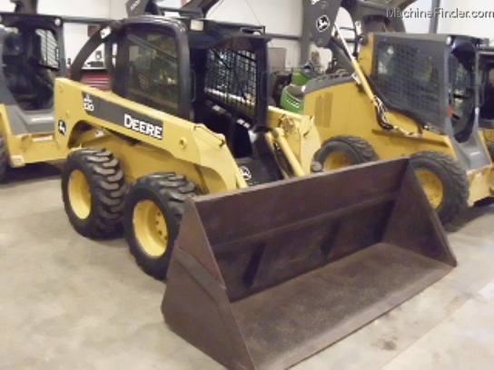 2005 John Deere 320