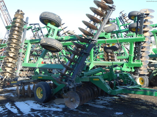 2011 John Deere 637