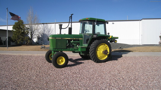  John Deere 4040
