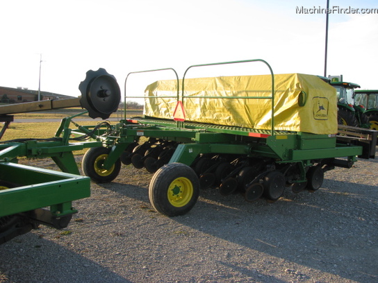 2001 John Deere 1560