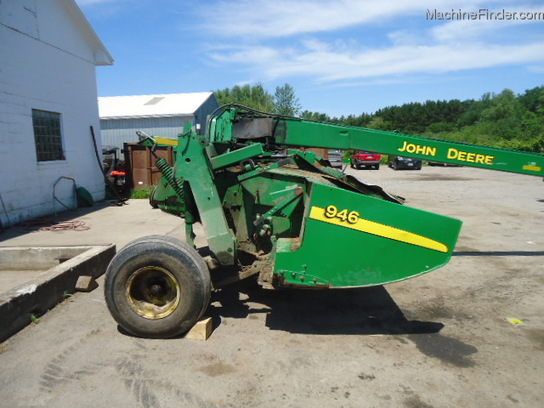 2003 John Deere 946
