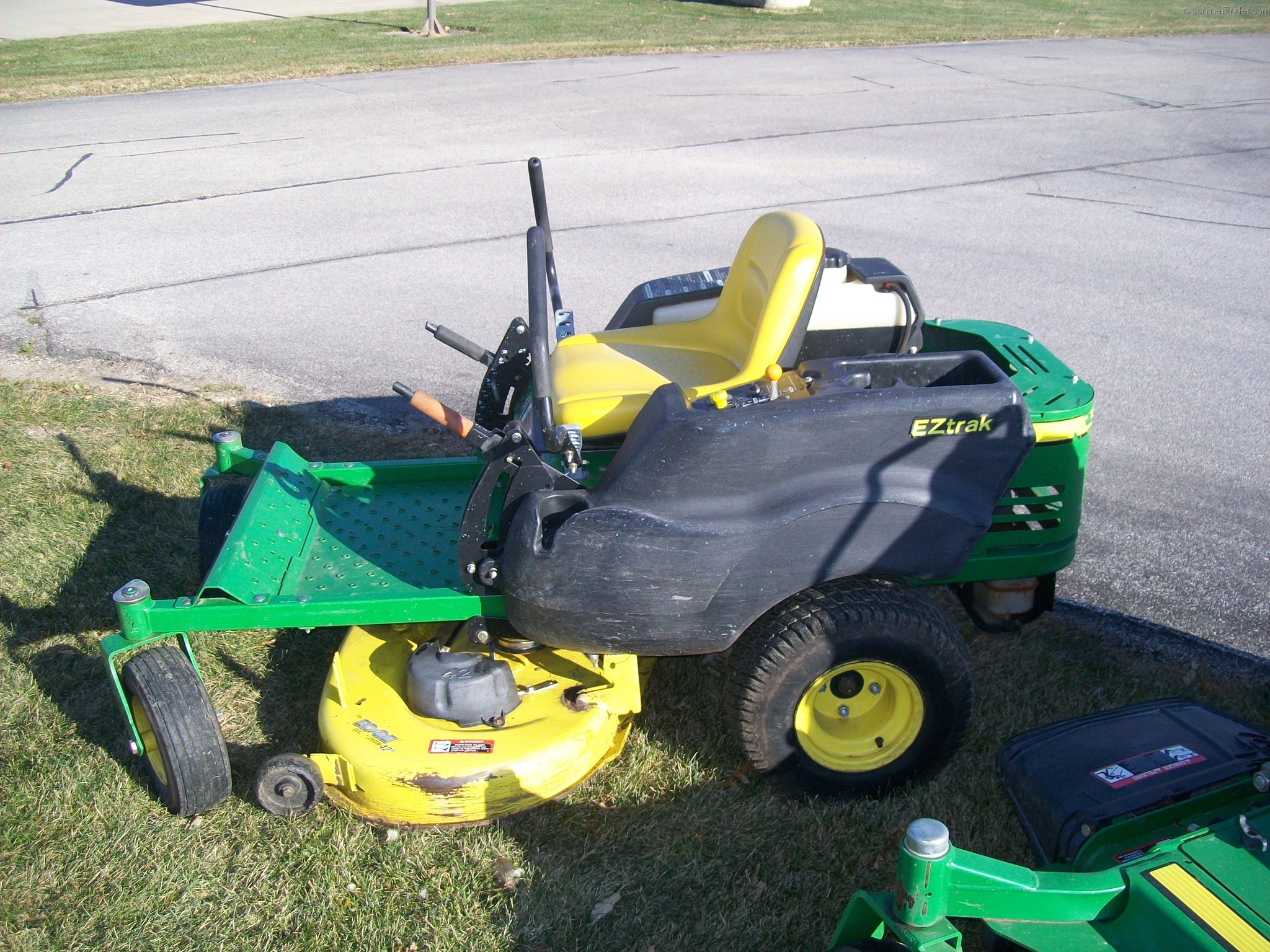 2007 John Deere Z225 Lawn & Garden and Commercial Mowing John Deere