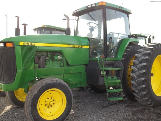 1995 John Deere 8200