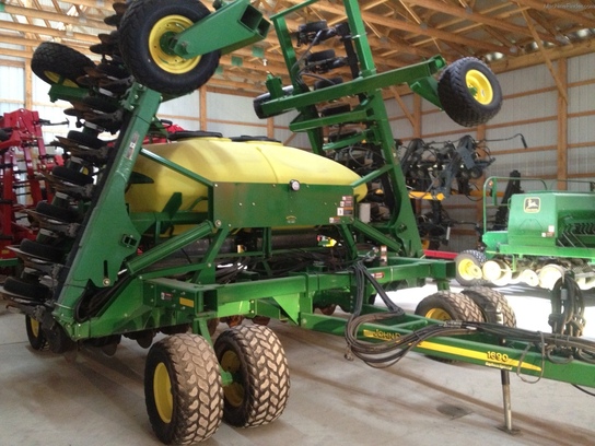 2004 John Deere 1690