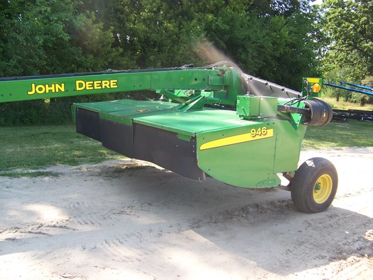 2010 John Deere 946