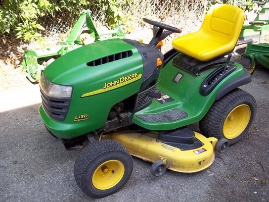 2004 John Deere L130