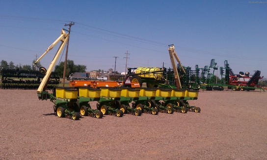  John Deere 7300