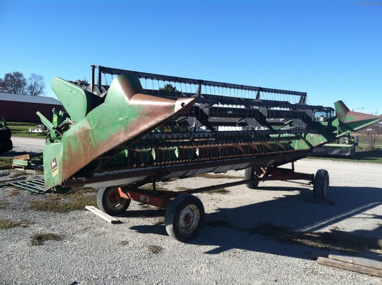 1980 John Deere 220