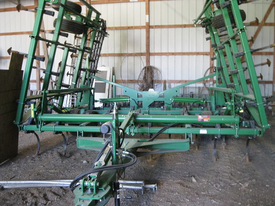 2006 John Deere 2210