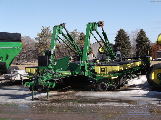 2001 John Deere 1770