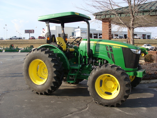 2012 John Deere 5085M