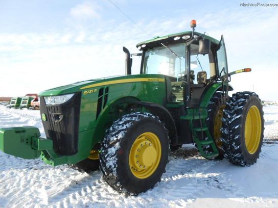 2011 John Deere 8235R