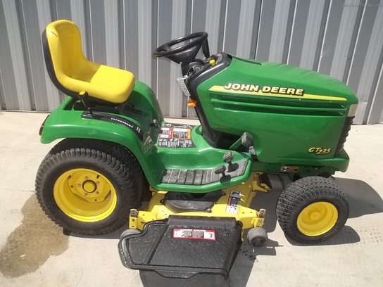 2000 John Deere GT235