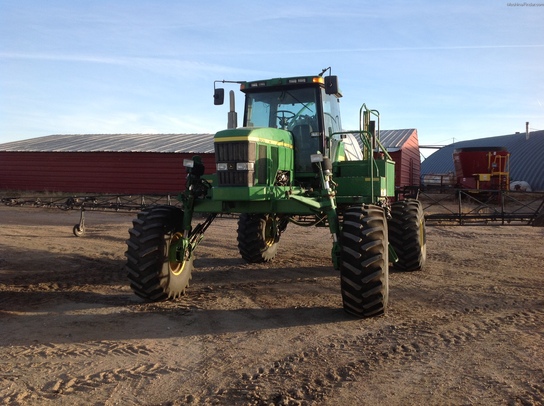 2000 John Deere 4700