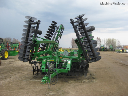 2011 John Deere 637