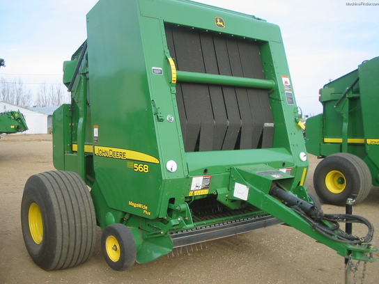 2011 John Deere 568