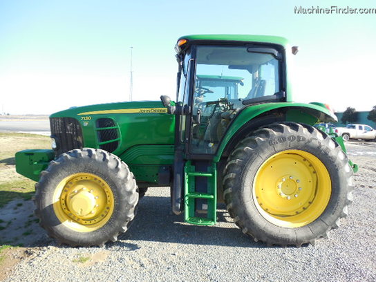 2011 John Deere 7130