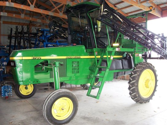 2003 John Deere 6700