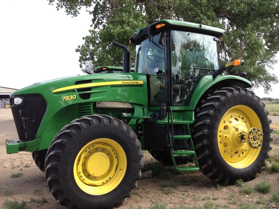 2011 John Deere 7830