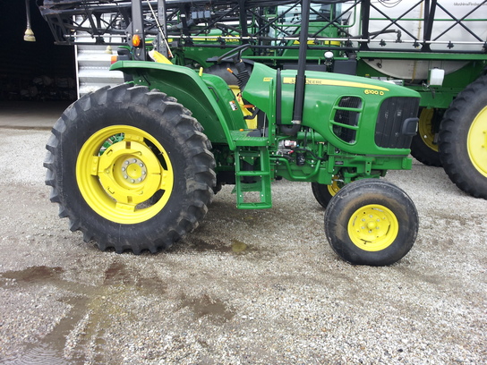 2012 John Deere 6100D