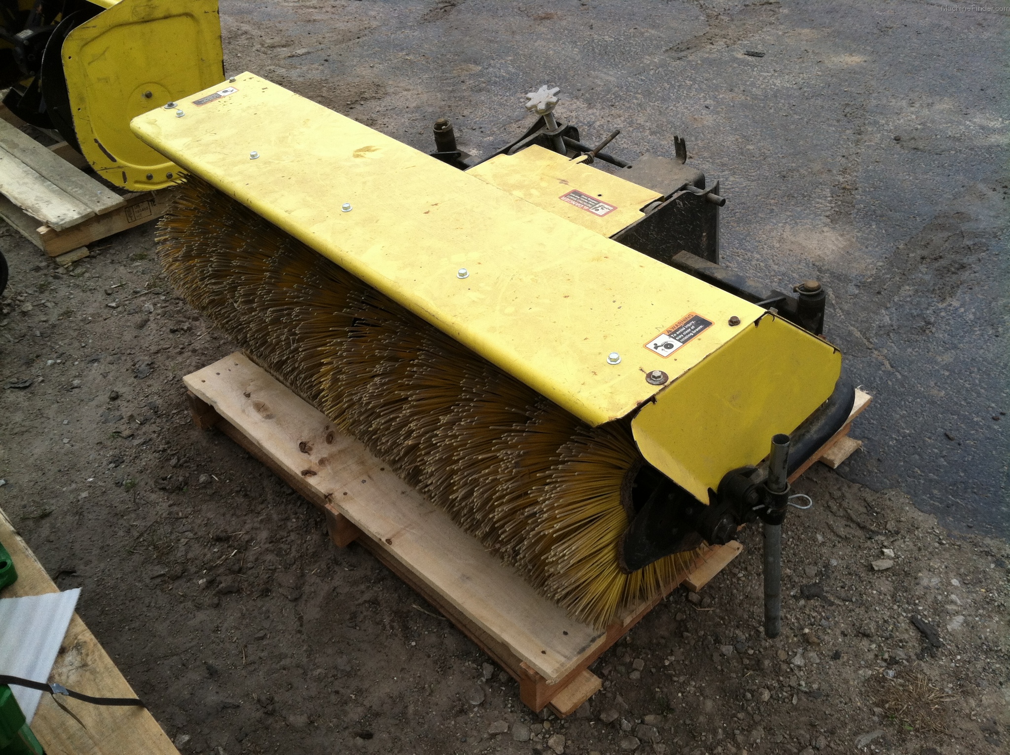 2005 John Deere 52 Broom / Sweeper John Deere MachineFinder