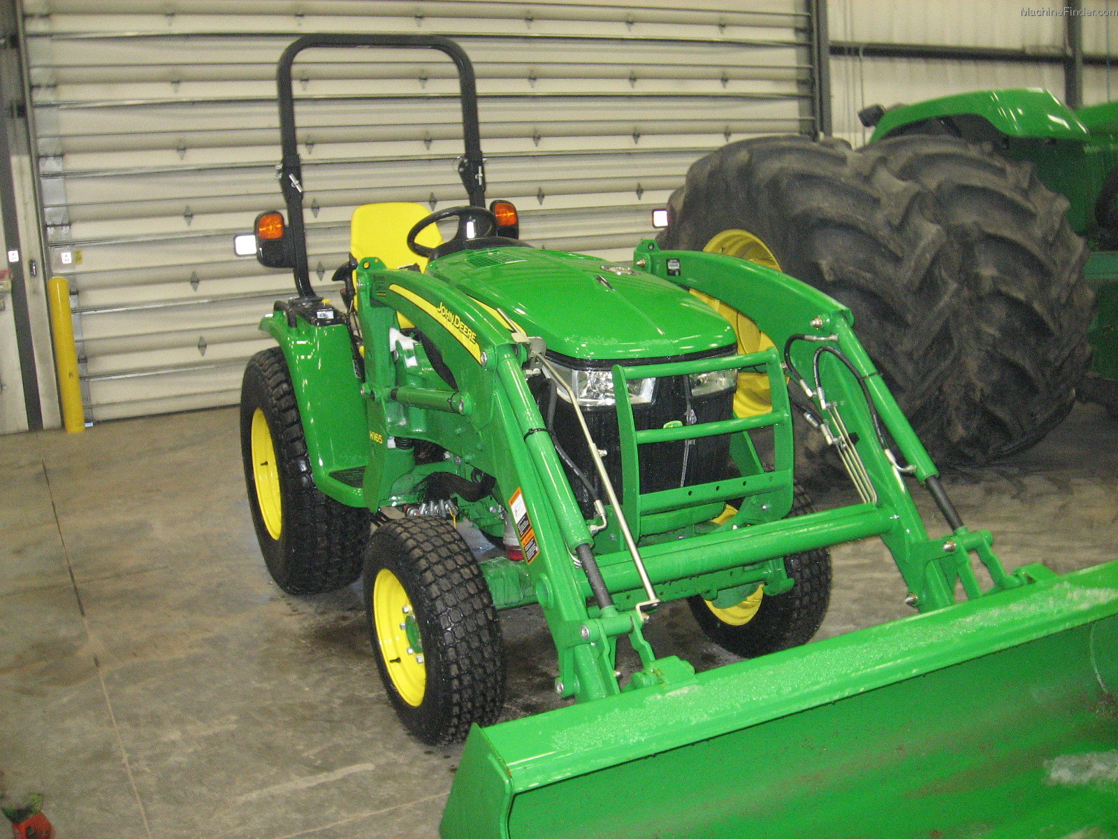 2014 John Deere 3033R Tractors Compact (140hp.) John Deere