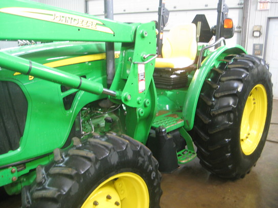 2009 John Deere 5085M