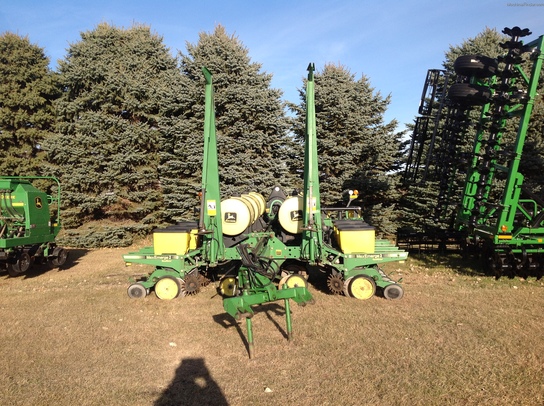 John Deere 7200