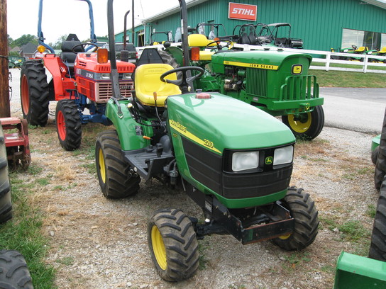 2003 John Deere 2210