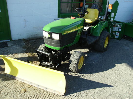 2005 John Deere 2210