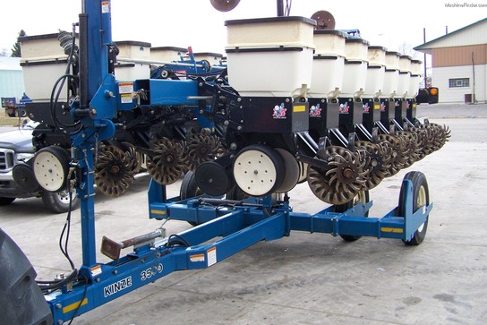 2004 Kinze 3500
